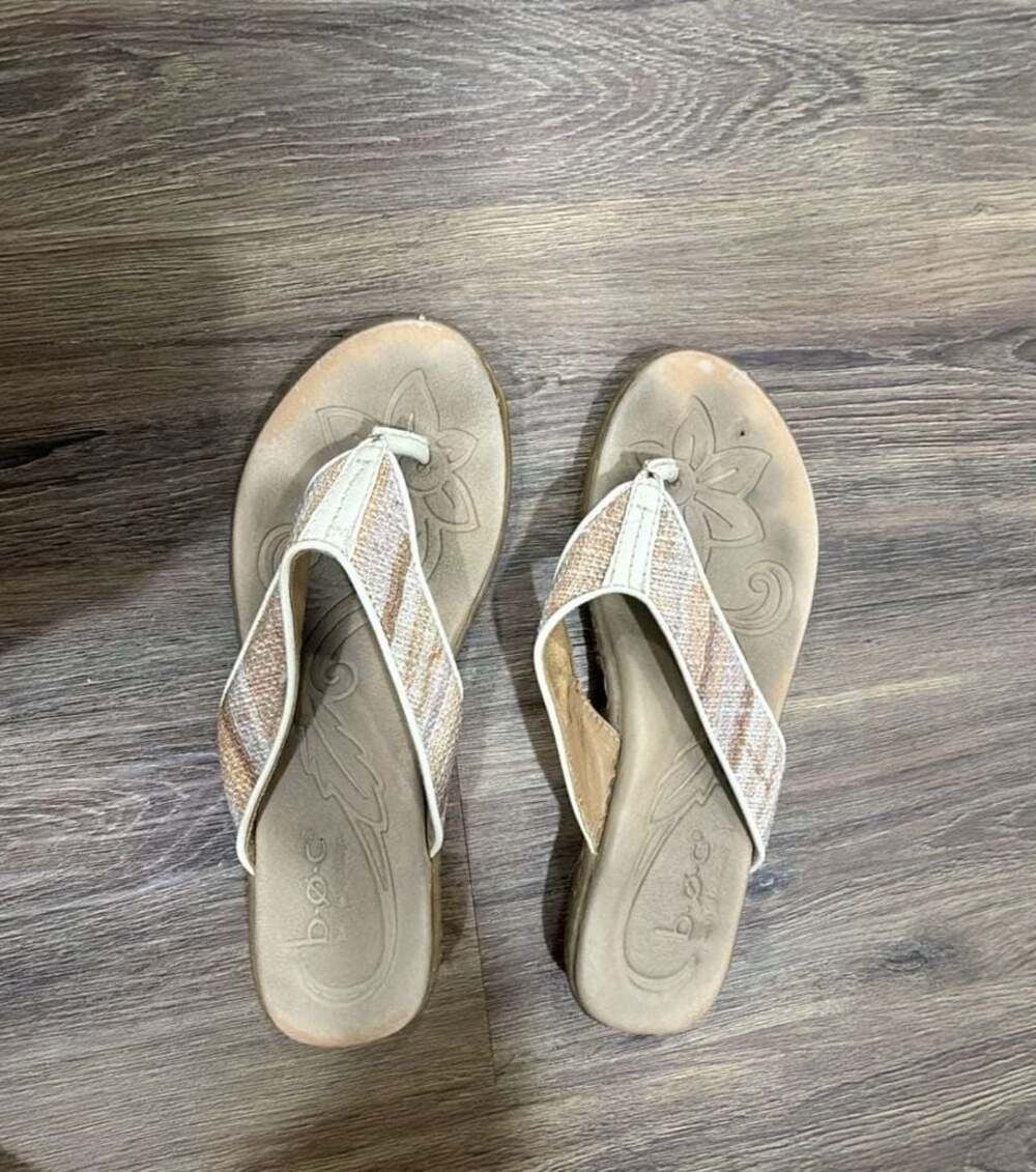 b.o.c. Women's Fabric Thong Sandals with Leaf Pattern Footbed